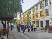 西安市灃東新城老年服務中心（阿房宮老年公寓）迎來暖心義診，40名退休教師點贊康養新模式