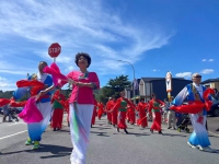 嗩吶與鈴鐺齊鳴，東方秧歌舞動圣誕暖陽 ——上哈特街頭奏響多元文化交融的歡歌