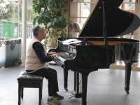 九九養老康復醫療中心：八十歲“入學”圓夢，人生無圍墻的溫暖課堂