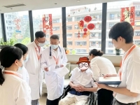 泰康之家·锦绣府里的“生命守门人”：一位养老全科医生的日常